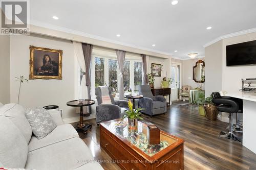 3202 Centennial Drive, Burlington, ON - Indoor Photo Showing Living Room