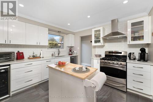 3202 Centennial Drive, Burlington, ON - Indoor Photo Showing Kitchen With Upgraded Kitchen