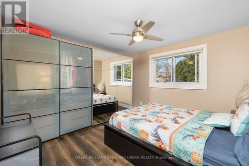 3202 Centennial Drive, Burlington, ON - Indoor Photo Showing Bedroom