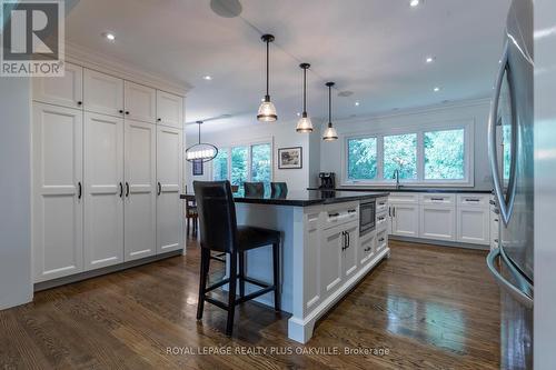 165 Walby Drive, Oakville (Bronte East), ON - Indoor Photo Showing Kitchen With Upgraded Kitchen