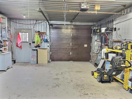 Garage - 23 Rue Champoux, Notre-Dame-Du-Nord, QC - Indoor Photo Showing Garage