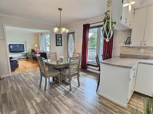 Dining room - 23 Rue Champoux, Notre-Dame-Du-Nord, QC - Indoor Photo Showing Dining Room