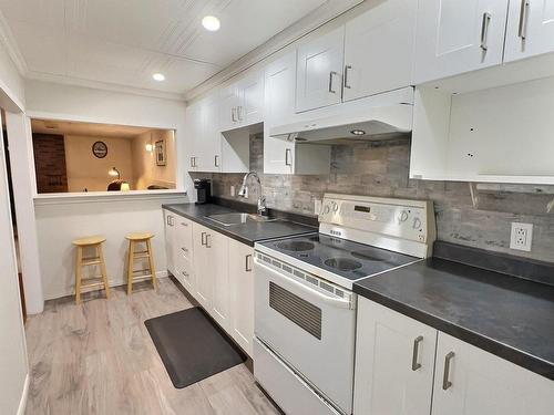 Kitchen - 23 Rue Champoux, Notre-Dame-Du-Nord, QC - Indoor Photo Showing Kitchen