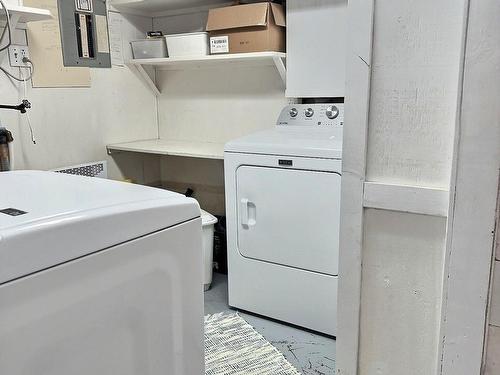 Laundry room - 23 Rue Champoux, Notre-Dame-Du-Nord, QC - Indoor Photo Showing Laundry Room