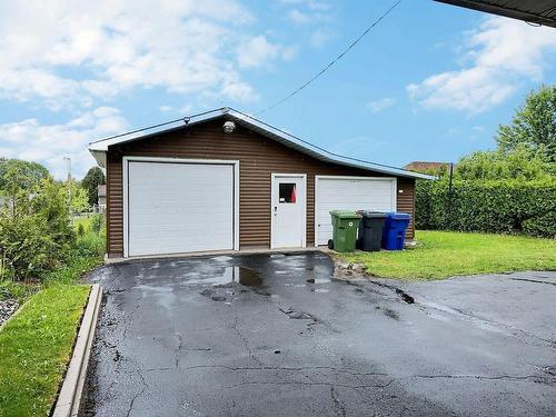 Garage - 23 Rue Champoux, Notre-Dame-Du-Nord, QC - Outdoor