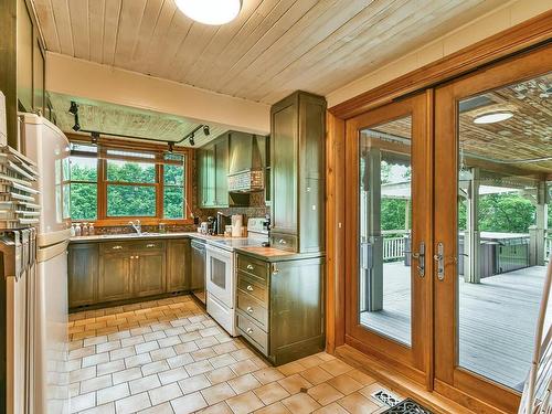 Cuisine - 7 Rue Victoria, Sainte-Agathe-Des-Monts, QC - Indoor Photo Showing Kitchen