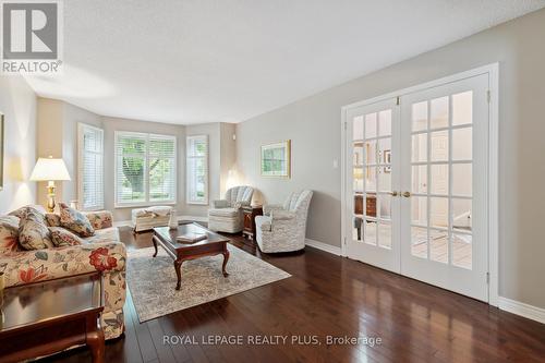 1658 Carolyn Road, Mississauga, ON - Indoor Photo Showing Living Room