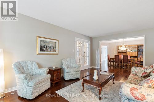 1658 Carolyn Road, Mississauga, ON - Indoor Photo Showing Living Room