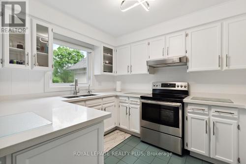 1658 Carolyn Road, Mississauga, ON - Indoor Photo Showing Kitchen With Double Sink