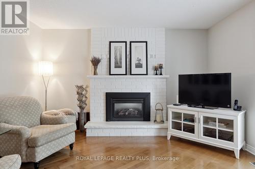 1658 Carolyn Road, Mississauga, ON - Indoor Photo Showing Living Room With Fireplace