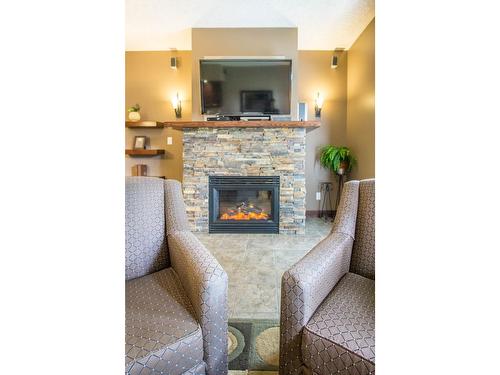 513 - 500 Bighorn Boulevard, Radium Hot Springs, BC - Indoor Photo Showing Living Room With Fireplace