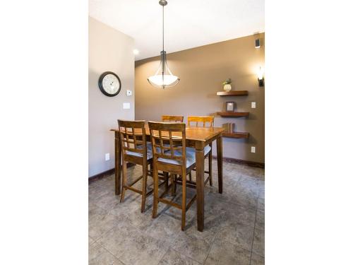 513 - 500 Bighorn Boulevard, Radium Hot Springs, BC - Indoor Photo Showing Dining Room