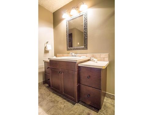 513 - 500 Bighorn Boulevard, Radium Hot Springs, BC - Indoor Photo Showing Bathroom