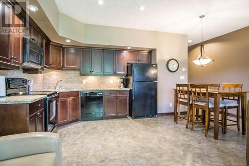 500 Bighorn  Boulevard Unit# 513, Radium Hot Springs, BC - Indoor Photo Showing Kitchen