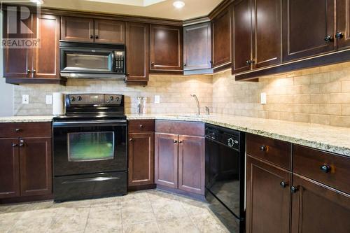 500 Bighorn  Boulevard Unit# 513, Radium Hot Springs, BC - Indoor Photo Showing Kitchen