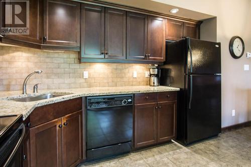 500 Bighorn  Boulevard Unit# 513, Radium Hot Springs, BC - Indoor Photo Showing Kitchen