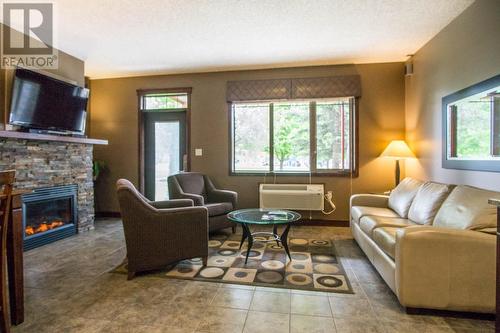 500 Bighorn  Boulevard Unit# 513, Radium Hot Springs, BC - Indoor Photo Showing Living Room With Fireplace