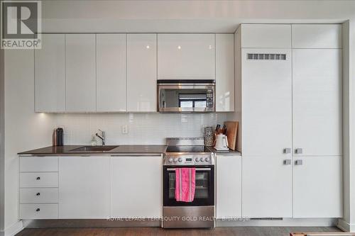 601 - 8 Dovercourt Road, Toronto (Trinity-Bellwoods), ON - Indoor Photo Showing Kitchen