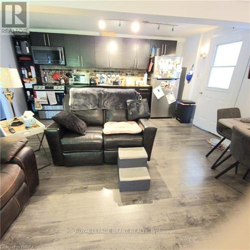 7 Pepper Road, Hamilton (Freelton), ON - Indoor Photo Showing Living Room