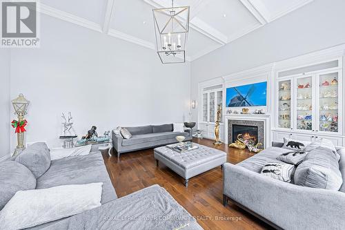 173 Lakeland Crescent, Richmond Hill (Oak Ridges Lake Wilcox), ON - Indoor Photo Showing Living Room With Fireplace