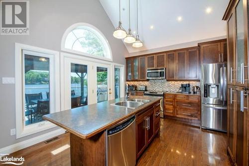 2066 Beman Point Lane, Coldwater, ON - Indoor Photo Showing Kitchen With Double Sink With Upgraded Kitchen