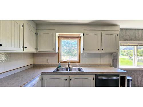 4771 Baillie Grohman Avenue, Canal Flats, BC - Indoor Photo Showing Kitchen With Double Sink