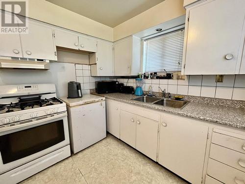 644 Pinchbeck Street, Williams Lake, BC - Indoor Photo Showing Kitchen With Double Sink