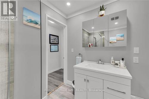 2011 Lakeshore Road, Haldimand, ON - Indoor Photo Showing Bathroom