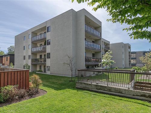 202-2747 Quadra St, Victoria, BC - Outdoor With Balcony