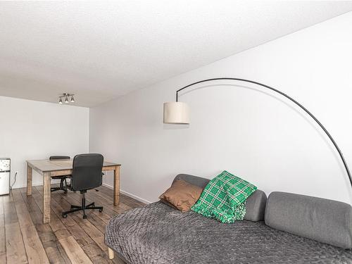 202-2747 Quadra St, Victoria, BC - Indoor