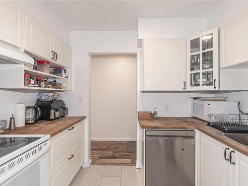 202-2747 Quadra St, Victoria, BC - Indoor Photo Showing Kitchen