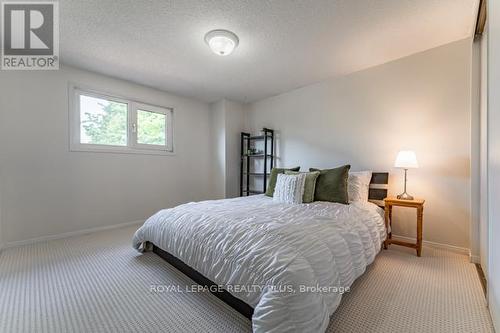 3935 Rushton Crescent, Mississauga, ON - Indoor Photo Showing Bedroom