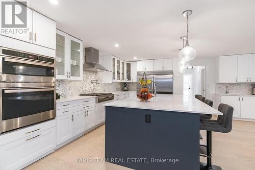 2041 Lilac Drive, Innisfil, ON - Indoor Photo Showing Kitchen With Upgraded Kitchen