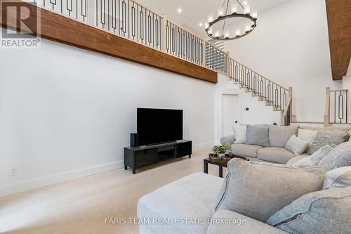 2041 Lilac Drive, Innisfil, ON - Indoor Photo Showing Living Room