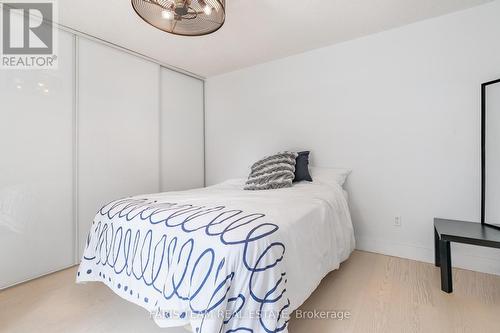 2041 Lilac Drive, Innisfil, ON - Indoor Photo Showing Bedroom