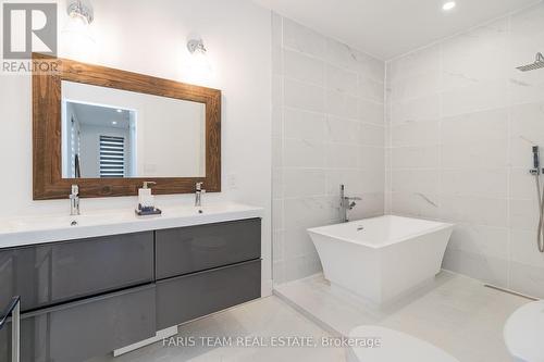 2041 Lilac Drive, Innisfil, ON - Indoor Photo Showing Bathroom