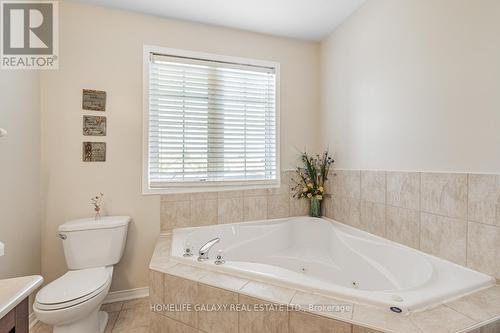 24 Post Oak Drive, Richmond Hill, ON - Indoor Photo Showing Bathroom