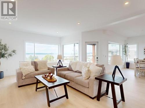 C-204-6900 Burnaby Street, Powell River, BC - Indoor Photo Showing Living Room