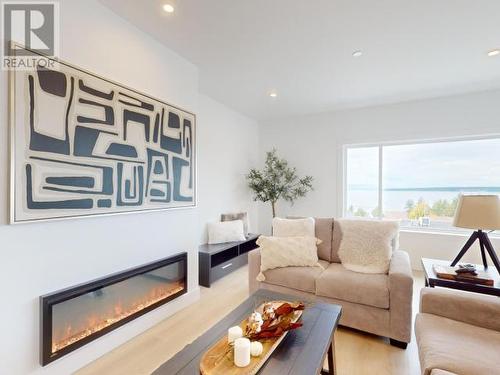 C-204-6900 Burnaby Street, Powell River, BC - Indoor Photo Showing Living Room With Fireplace