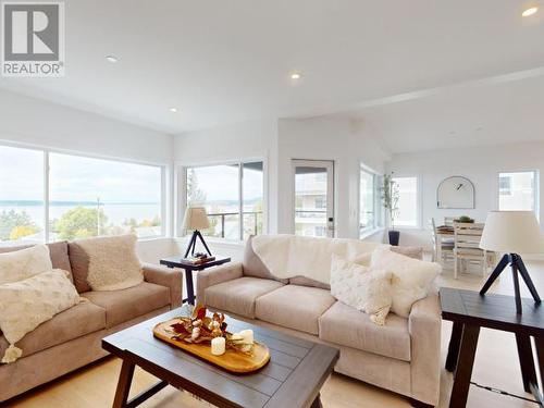 C-204-6900 Burnaby Street, Powell River, BC - Indoor Photo Showing Living Room