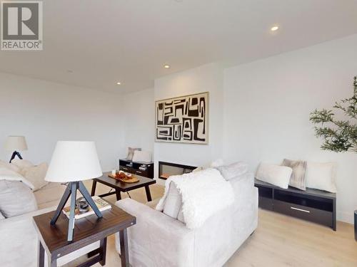 C-204-6900 Burnaby Street, Powell River, BC - Indoor Photo Showing Living Room