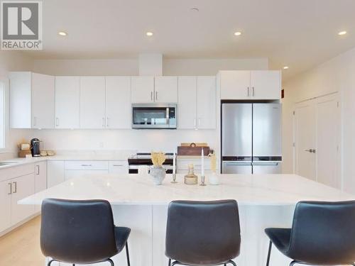 C-304-6900 Burnaby Street, Powell River, BC - Indoor Photo Showing Kitchen