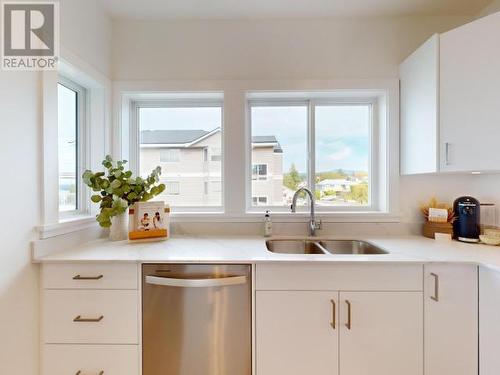 C-304-6900 Burnaby Street, Powell River, BC - Indoor Photo Showing Kitchen With Double Sink