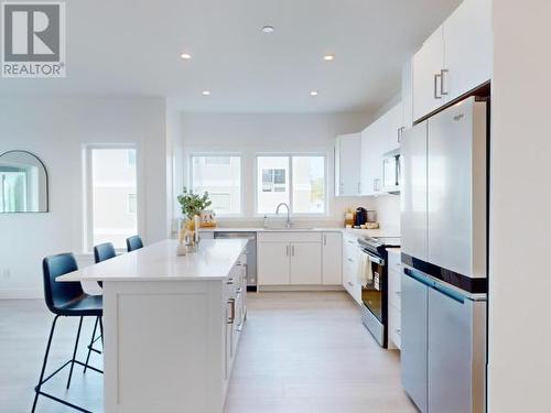 C-304-6900 Burnaby Street, Powell River, BC - Indoor Photo Showing Kitchen With Upgraded Kitchen