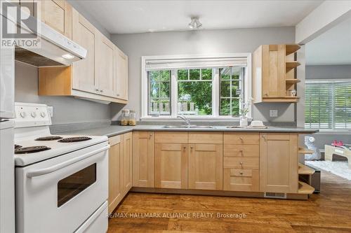 222 Alscot Crescent, Oakville (Eastlake), ON - Indoor Photo Showing Kitchen