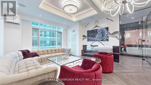 4801 - 311 Bay Street, Toronto, ON - Indoor Photo Showing Living Room