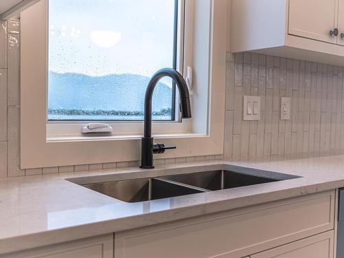 6881 Old Nicola Trail, Merritt, BC - Indoor Photo Showing Kitchen With Double Sink