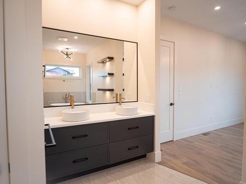 6881 Old Nicola Trail, Merritt, BC - Indoor Photo Showing Bathroom