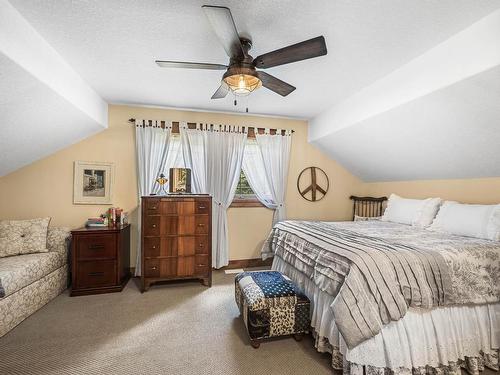 10-2700 Fairways Drive, Sun Peaks, BC - Indoor Photo Showing Bedroom