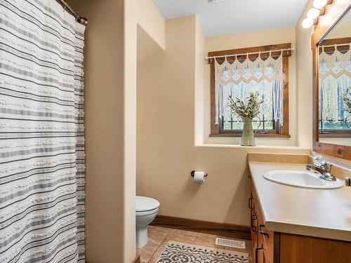 10-2700 Fairways Drive, Sun Peaks, BC - Indoor Photo Showing Bathroom